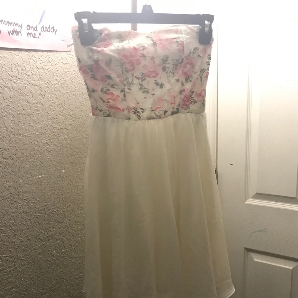 short sleeveless dress